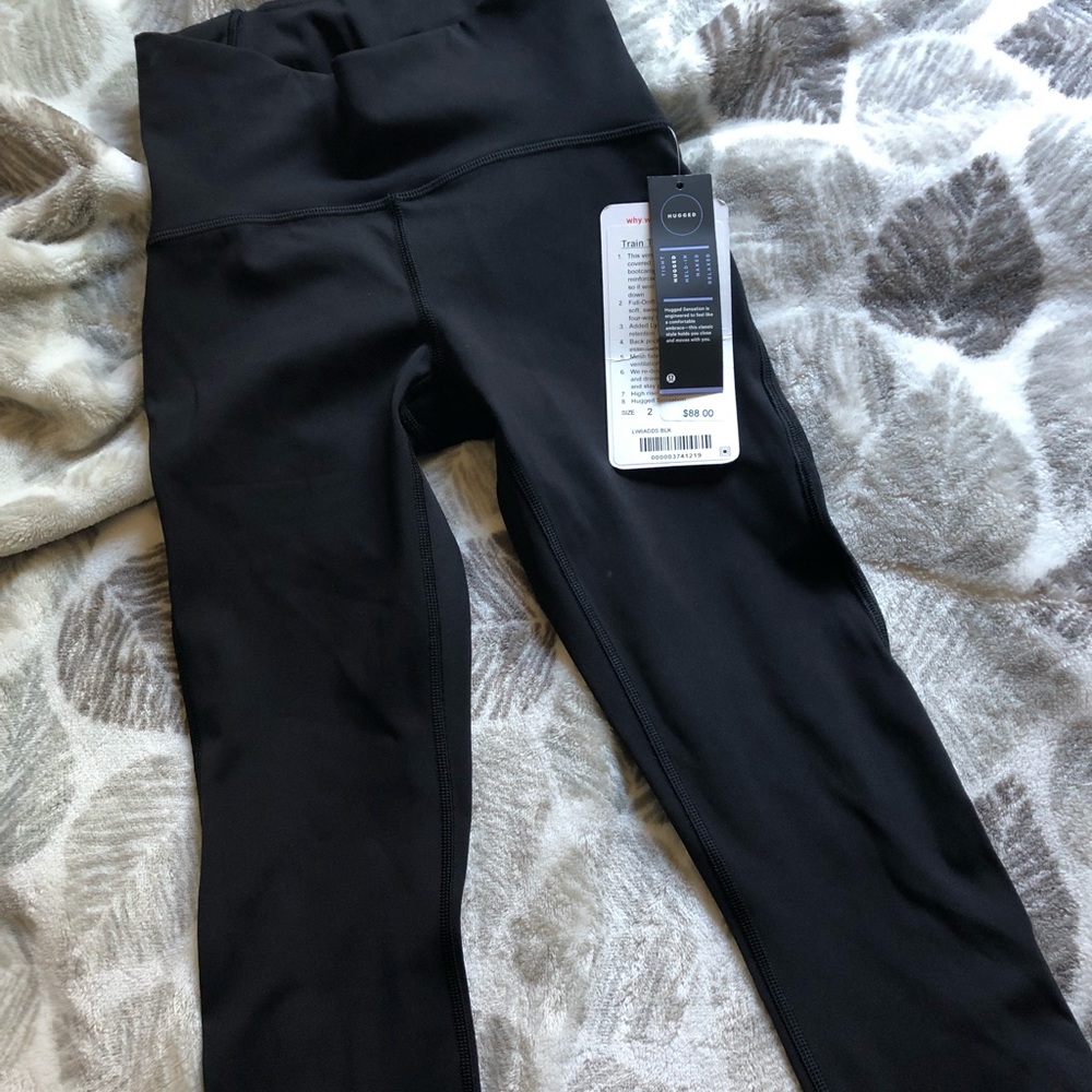 Lululemon hugged workout capris